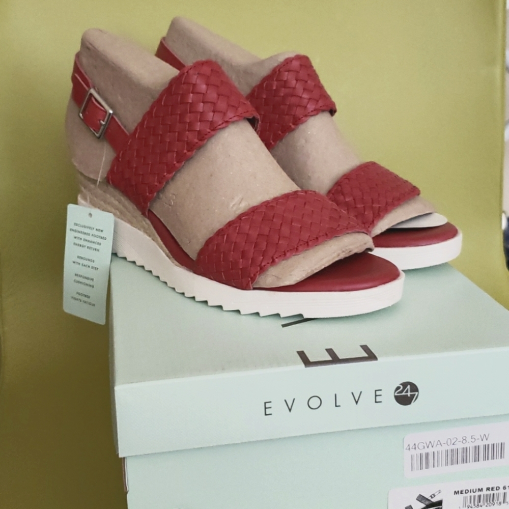 Evolve Medium red leather wedge sandals, 8.5W